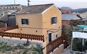 Helen'S Little Villa